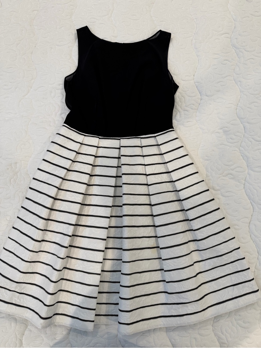 Carmen Marc Valvo cocktail dress Size 8